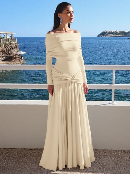 Robe longue plissée épaules dénudées – Coupe ajustée